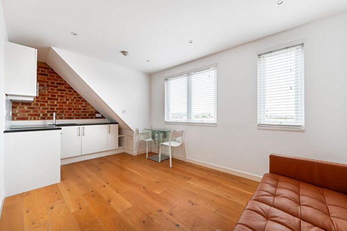 1 Bedroom Flat To Rent In Riffel Road, Willesden Green, London, NW2