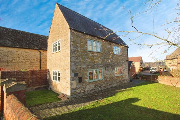 2 Bedroom Semi-Detached House To Rent In Purton Stoke, Swindon, SN5