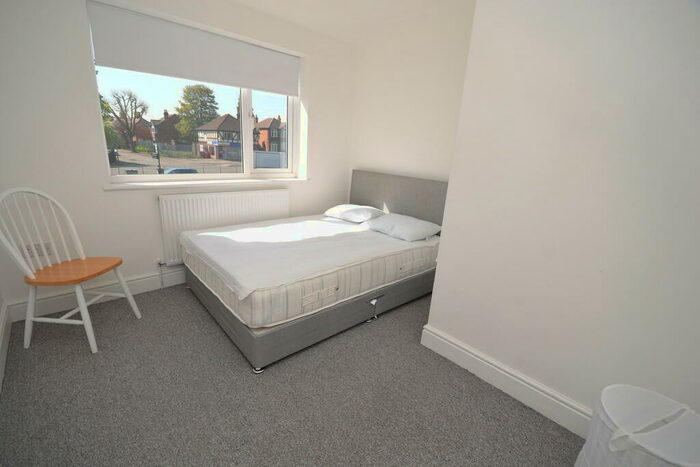 2 Bedroom Flat To Rent In Derby Road, Beeston, NG9