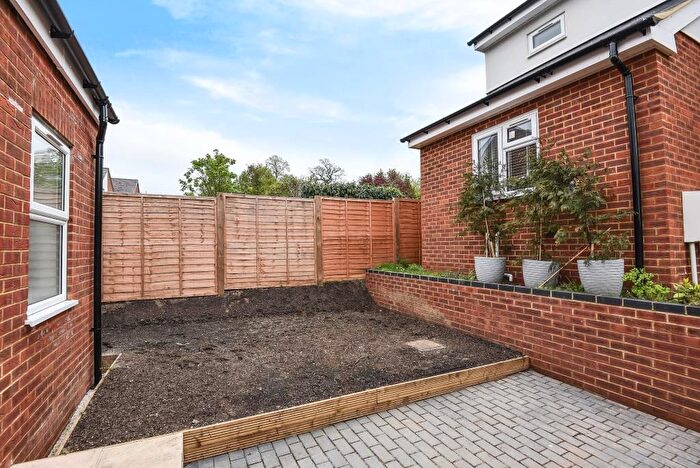 3 Bedroom Flat To Rent In Northumberland Avenue, Reading, RG2