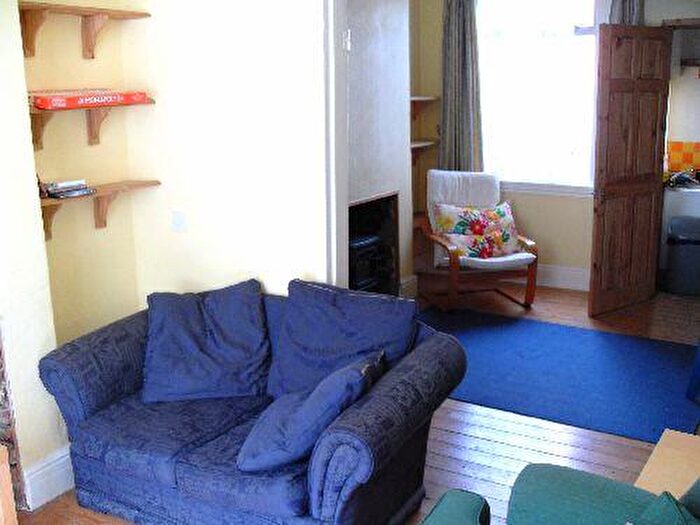2 Bedroom House To Rent In Blossom Avenue, Selly Oak, Birmingham, West Midlands, B29