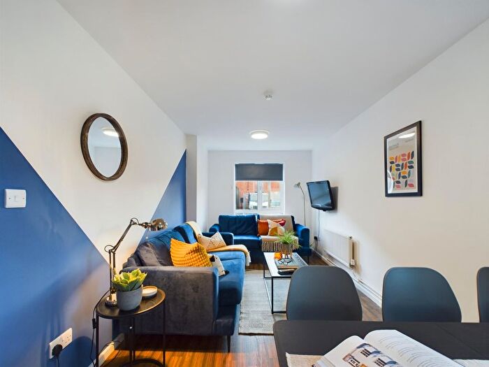 6 Bedroom Semi Detached House To Rent In Brookside, Derby, DE1