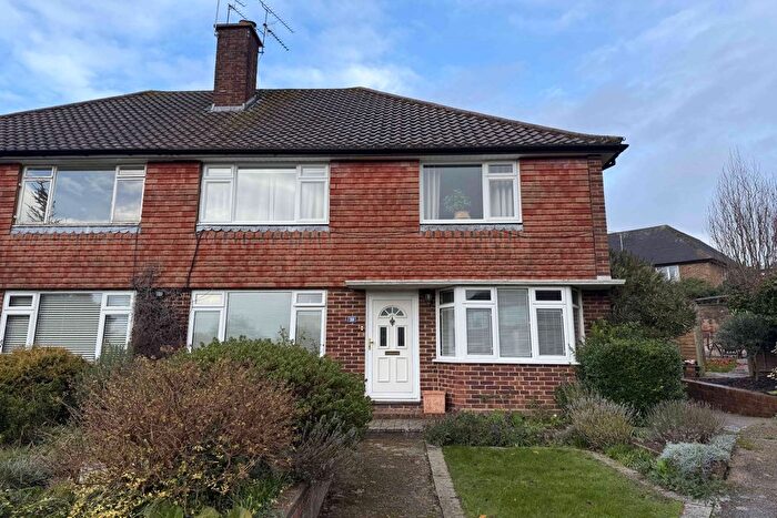 2 Bedroom Maisonette To Rent In Minchin Close, Leatherhead, Surrey, KT22