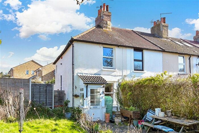 2 Bedroom End Terrace House For Sale In Bush Road, Cuxton, Rochester, Kent, ME2