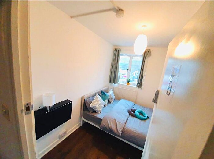 5 Bedroom Maisonette To Rent In Barnardo Street, Shadwell, E1