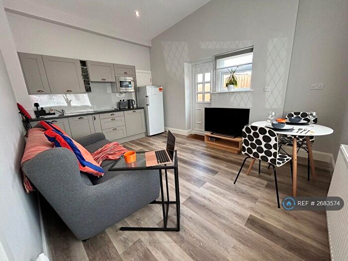 1 Bedroom Flat To Rent In Nonsuch Court Avenue, Epsom, KT17