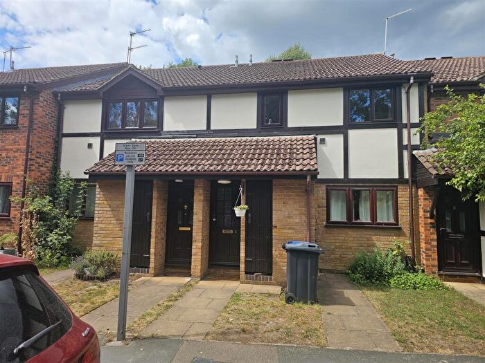 1 Bedroom Apartment To Rent In Briar Walk, West Byfleet, KT14