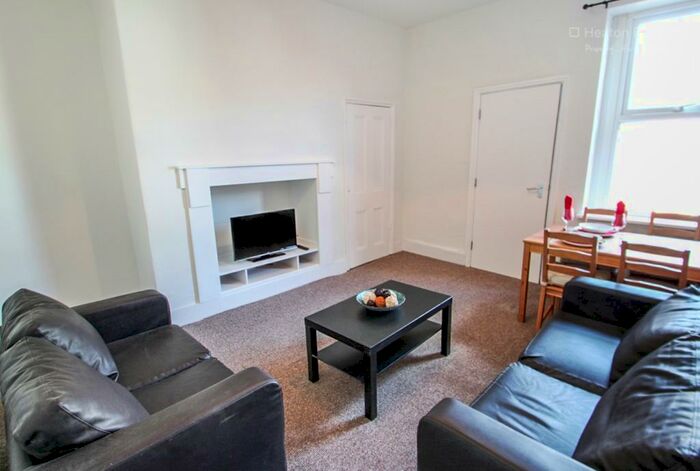 4 Bedroom Maisonette To Rent In Mundella Terrace, Newcastle Upon Tyne, NE6