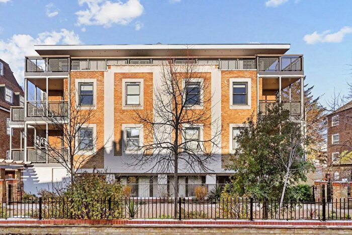 3 Bedroom Flat To Rent In Spring Grove, London, W4