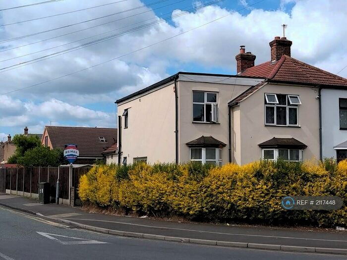 4 Bedroom Semi-Detached House To Rent In Long Lane, Bexleyheath, DA7