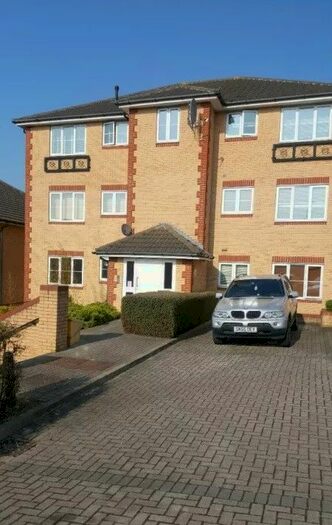 2 Bedroom Flat To Rent In Hawthorn Court, Herent Drive, Ilford, Essex IG5