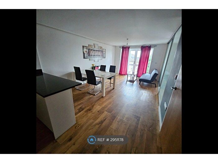2 Bedroom Flat To Rent In Kensington House, West Drayton, UB7