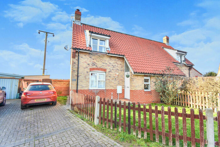 2 Bedroom Semi-Detached House For Sale In Hamsters Close, Halstead, CO9
