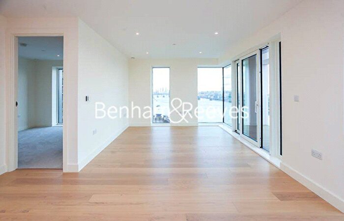 2 Bedroom Flat To Rent In Duke Of Wellington Avenue, London, SE18