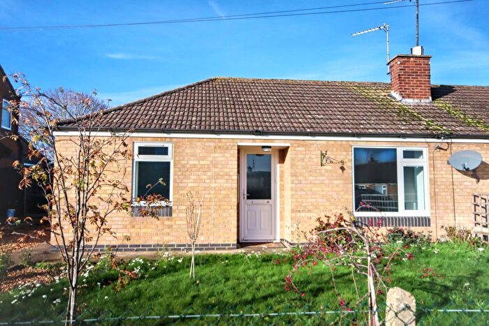 2 Bedroom Bungalow For Sale In Harris Crescent, Needingworth, St. Ives, Huntingdon, PE27
