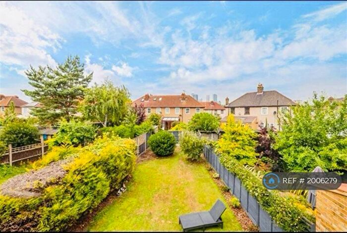 2 Bedroom End Of Terrace House To Rent In Manchester Road, London, E14