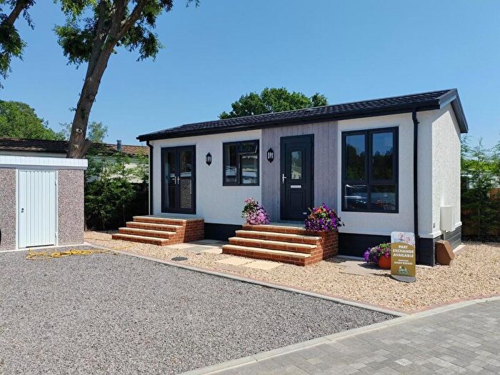 1 Bedroom Park Home For Sale In Nine Mile Ride, Wokingham, RG40