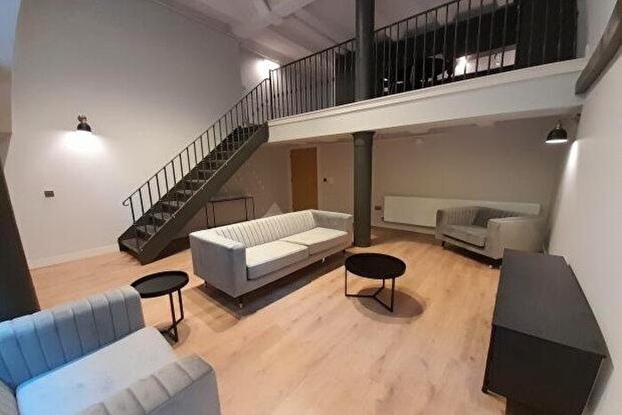 2 Bedroom Flat To Rent In Tobacco Warehouse, Liverpool, L3