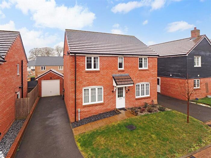 4 Bedroom Detached House For Sale In Longden Close, Andover, SP11
