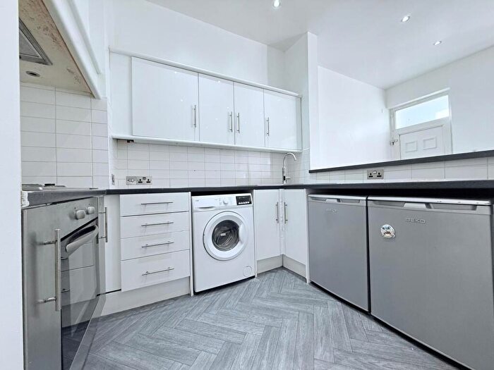 2 Bedroom Property To Rent In Elm Avenue, Nottingham, NG3