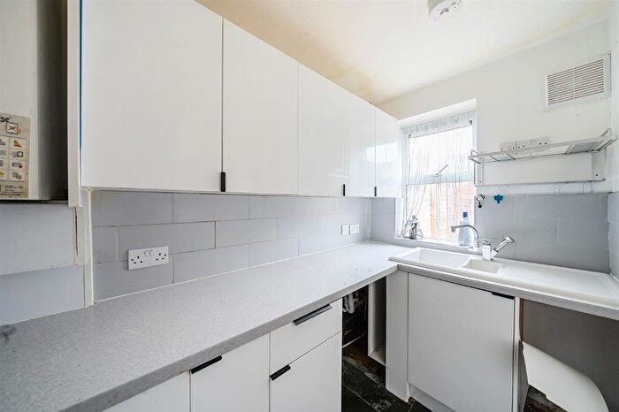 1 Bedroom Bungalow For Sale In Blakeney Road, Stevenage, Hertfordshire, SG1