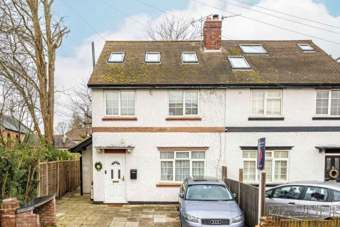 2 Bedroom Flat To Rent In Wilcox Road, Teddington, TW11