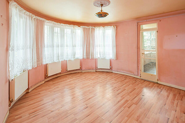 2 Bedroom Apartment For Sale In Champion Hill, London, SE5