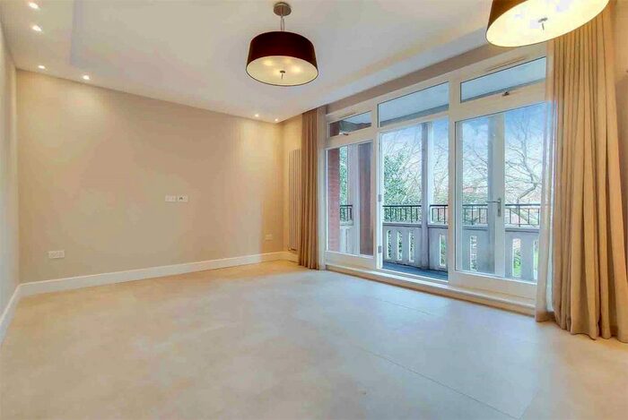 4 Bedroom Flat To Rent In Fitzjohns Avenue, London, NW3
