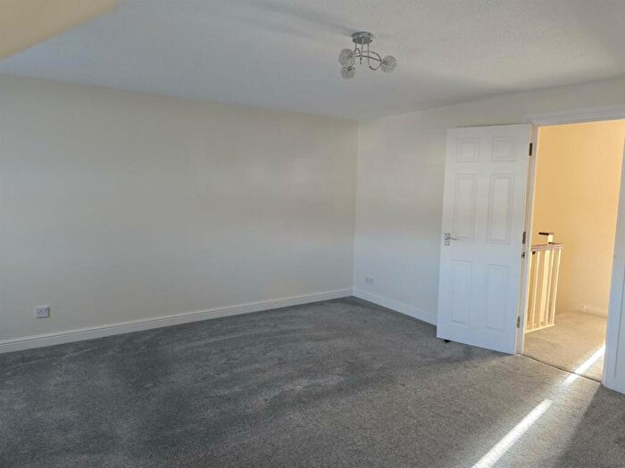4 Bedroom Town House To Rent In Mulberry Close, Conwy, LL32