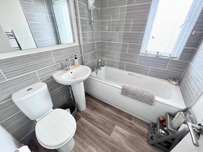2 Bedroom Detached Bungalow For Sale In Avenue Road, Sandown, PO36