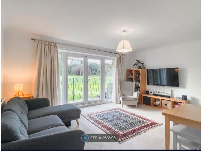 2 Bedroom Flat To Rent In Copperdale Close, Earley, Reading, RG6