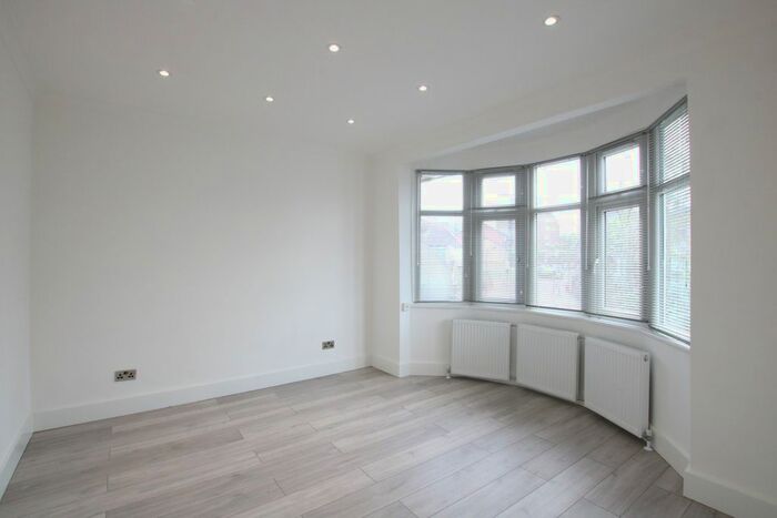 1 Bedroom Maisonette To Rent In Northview Crescent, Neasden, London, NW10