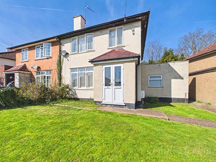 3 Bedroom Semi Detached House For Sale In Heathfield Vale, South Croydon, CR2