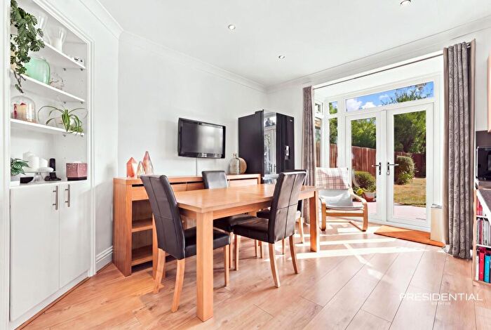 3 Bedroom Terraced House For Sale In Coolgardie Avenue, Highams Park, E4