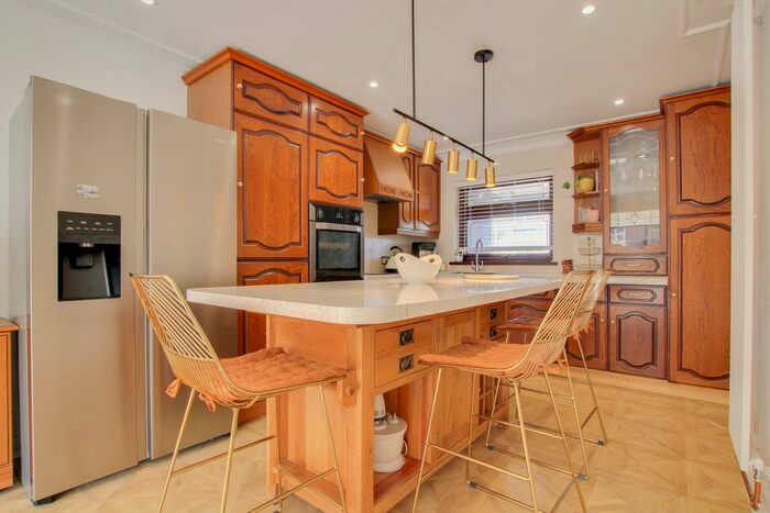 3 Bedroom Terraced House For Sale In Hollands Walk, Basildon, SS16