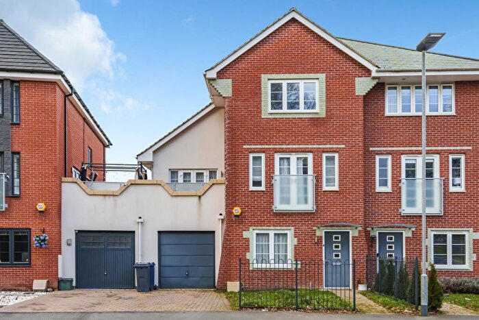 3 Bedroom Terraced House To Rent In High Wycombe, Buckinghamshire, HP11