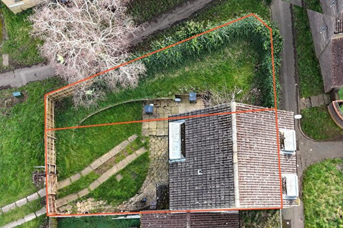 7 Bedroom Semi Detached House For Sale In Axe Head Road, Northampton, NN4