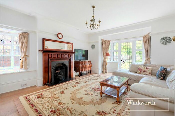 3 Bedroom Detached House To Rent In Dollis Park, Finchley, London, N3