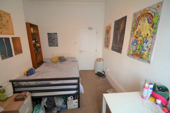 8 Bedroom Semi-Detached House To Rent In Richmond Grove, Longsight, Manchester, M13