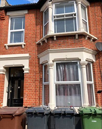 1 Bedroom Flat To Rent In Eric Road, Romford, RM6