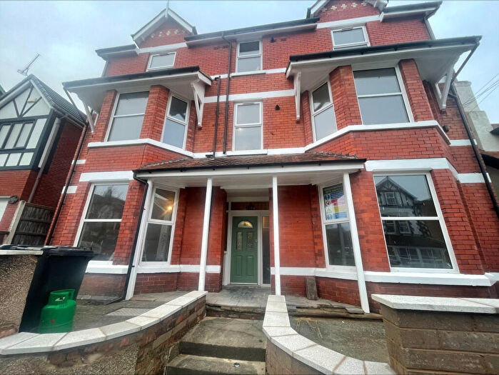 1 Bedroom Apartment To Rent In Sea Bank, LL28