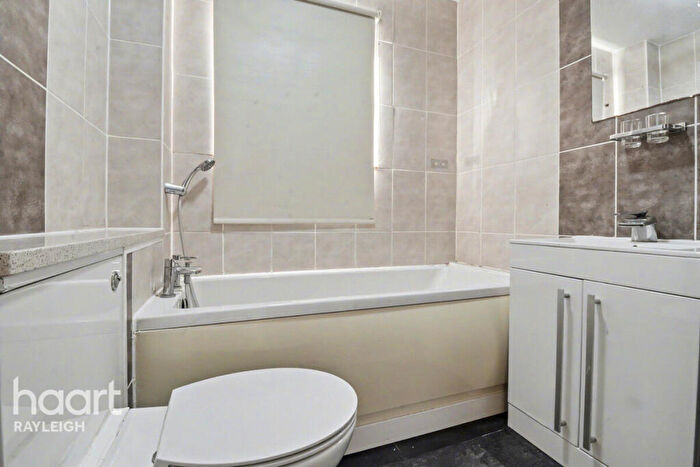 5 Bedroom Detached House To Rent In Brackley Crescent, Basildon, SS13