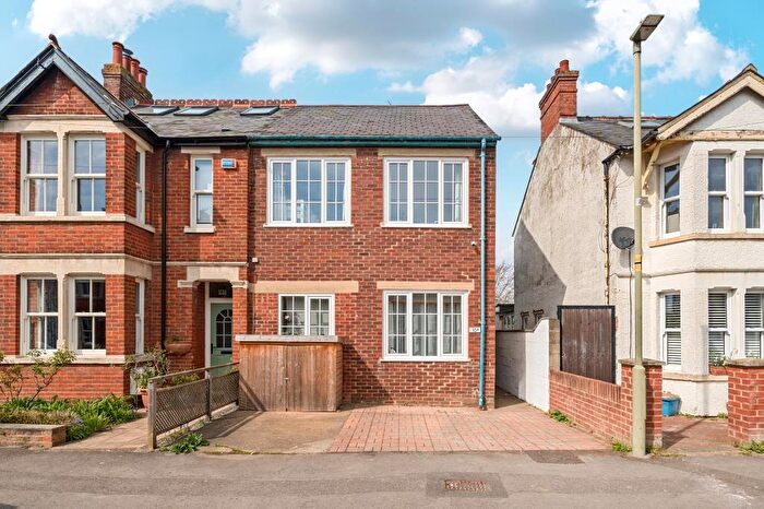 3 Bedroom Semi-Detached House For Sale In Gathorne Road, Headington, OX3