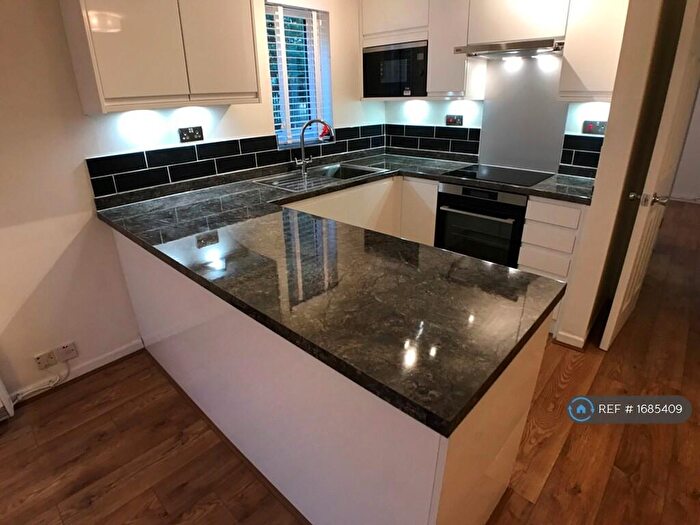 1 Bedroom Maisonette To Rent In Mead Avenue, Langley, Nr Slough, SL3