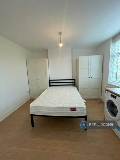 Studio To Rent In Rydal Way, Enfield, EN3