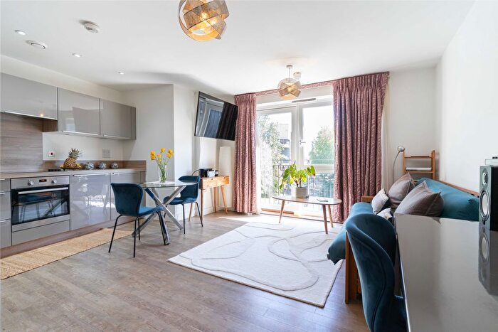 2 Bedroom Flat To Rent In Milles Square, London, Brixton, SW9