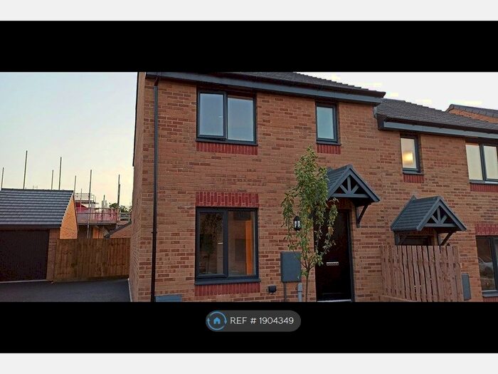 3 Bedroom Semi-Detached House To Rent In Vesta Close, Exeter, EX1