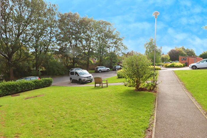 2 Bedroom Flat For Sale In Crossland Drive, Sheffield, South Yorkshire, S12