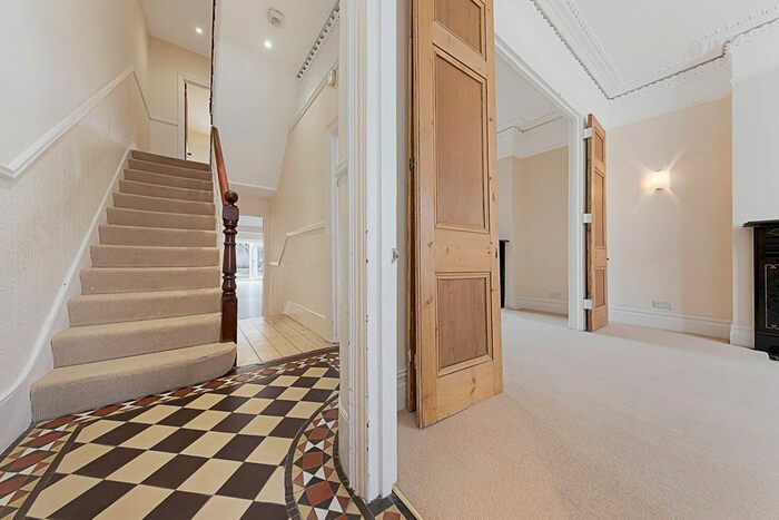 5 Bedroom Flat To Rent In Franconia Road, Abbeville Village, London, SW4