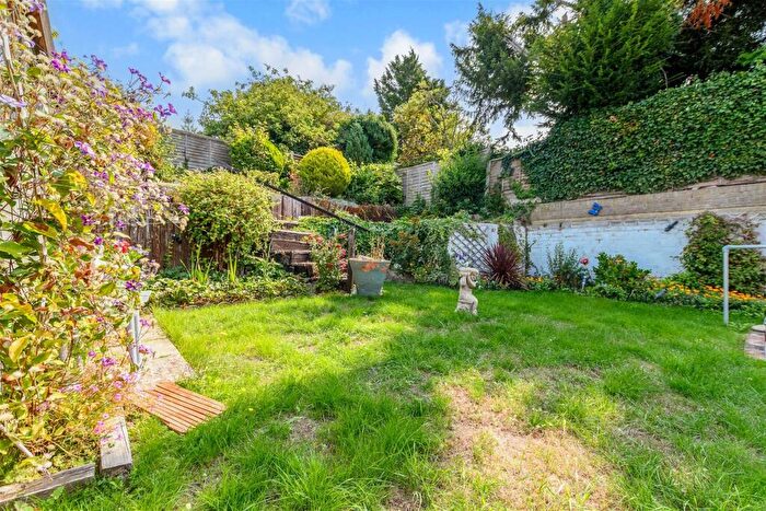 3 Bedroom Semi-Detached Bungalow For Sale In Biddenden Way, Istead Rise, Kent, DA13